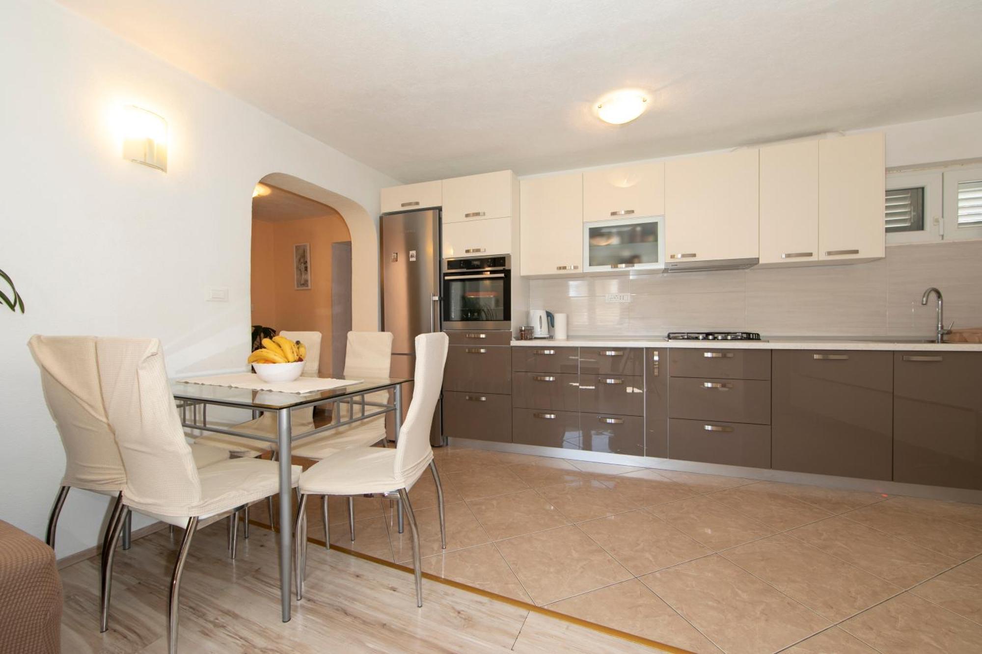 Apartmani Darinka Baška Voda Eksteriør billede