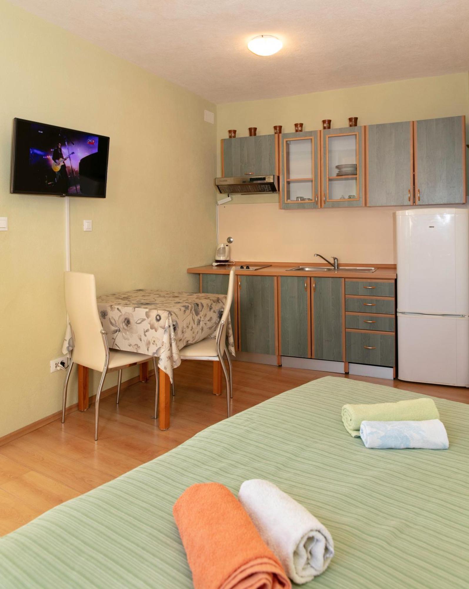 Apartmani Darinka Baška Voda Eksteriør billede