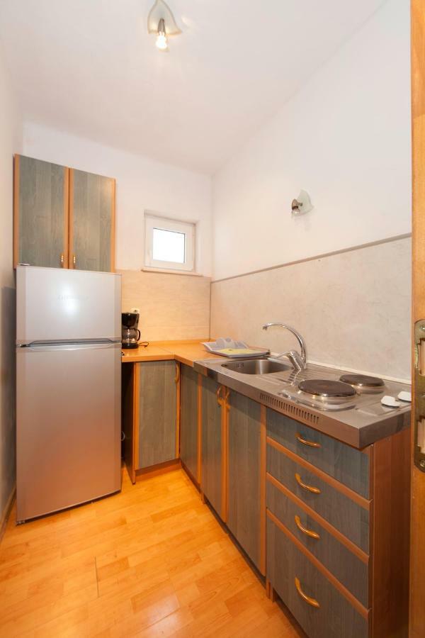 Apartmani Darinka Baška Voda Eksteriør billede