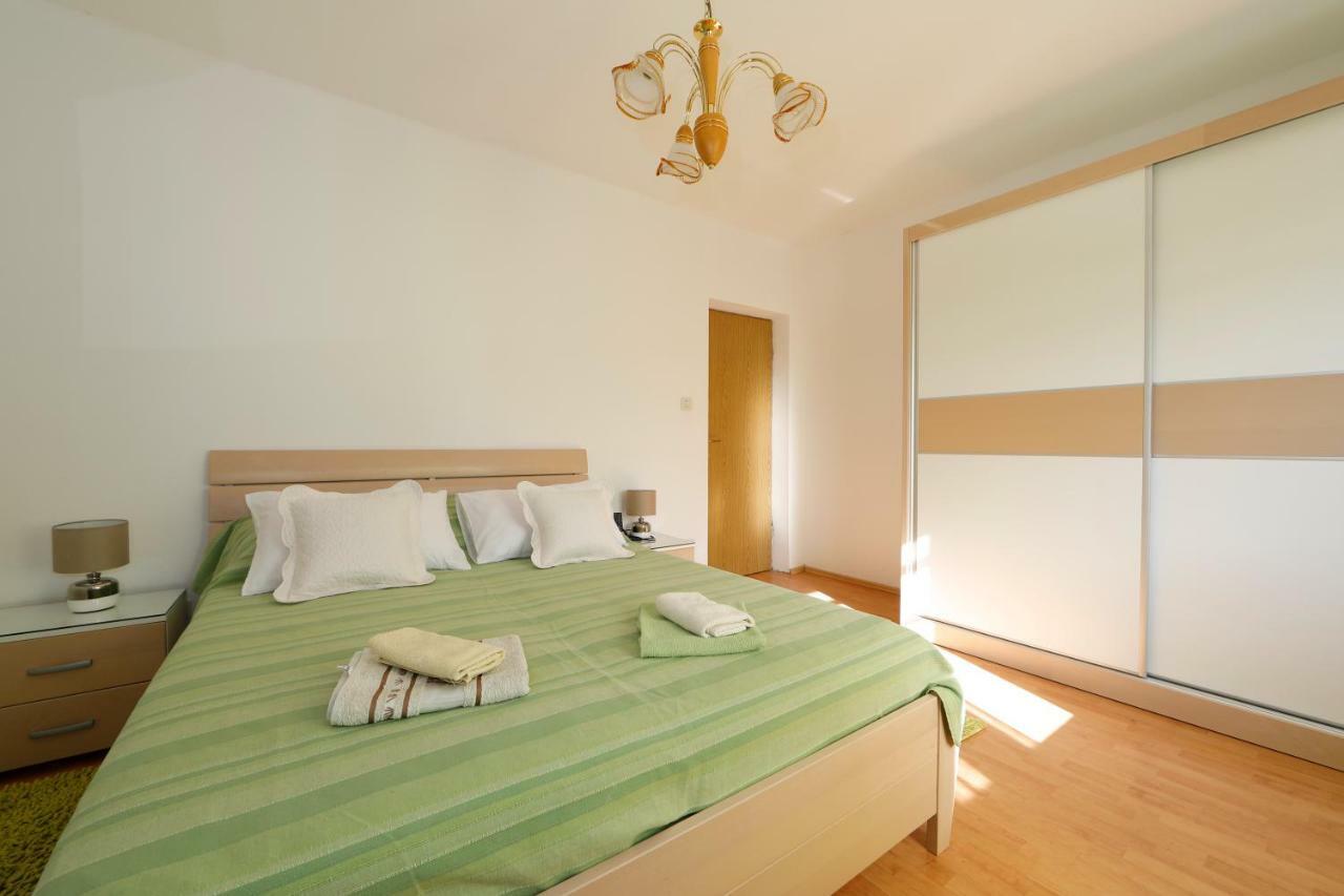 Apartmani Darinka Baška Voda Eksteriør billede