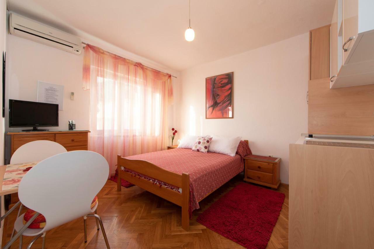 Apartmani Darinka Baška Voda Eksteriør billede