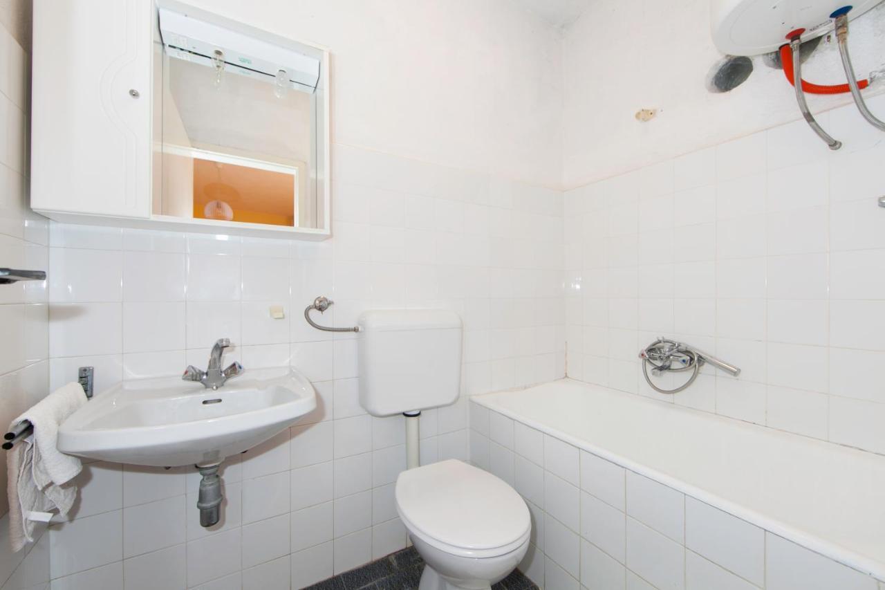 Apartmani Darinka Baška Voda Eksteriør billede