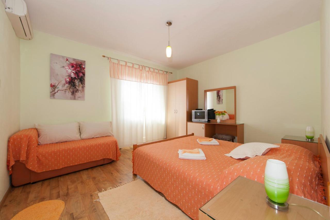Apartmani Darinka Baška Voda Eksteriør billede